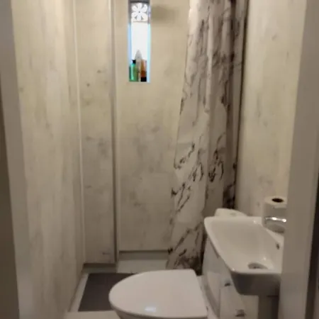 Cozy Close To Downtown *